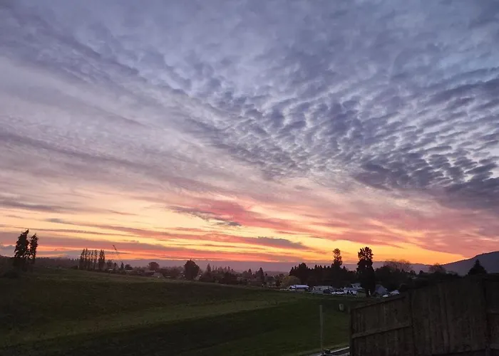 A Stunning Retreat In Rotorua! 4* 로토루아