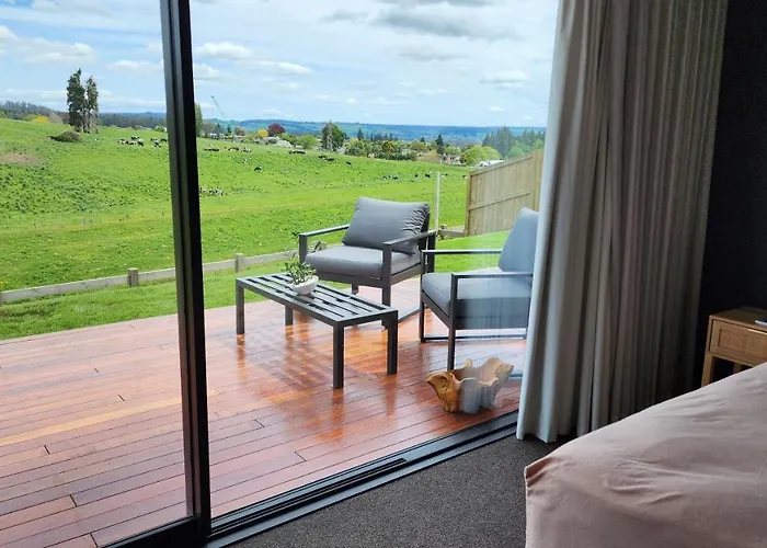 A Stunning Retreat In Rotorua! 로토루아