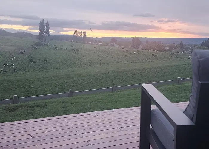 A Stunning Retreat In Rotorua! 4* 로토루아